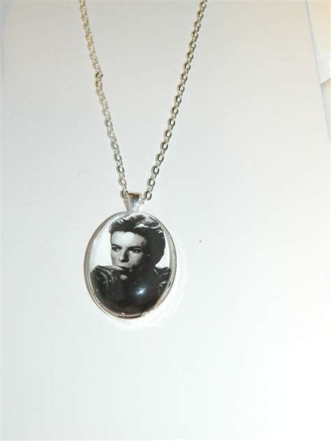 David Bowie Glass Pendant Necklace By Prettyinpinktoon On Etsy 1000 Glass Pendant Necklace