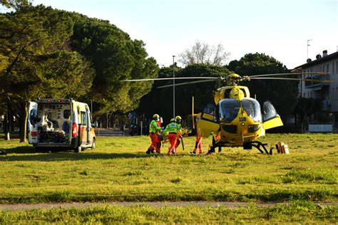 Suv Travolge Anziano Ciclista A Marina Che Resta Ferito Gravemente