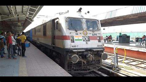 Push Pull 22222 CSMT Rajdhani Aka CR Rajdhani Racing Past Suburban