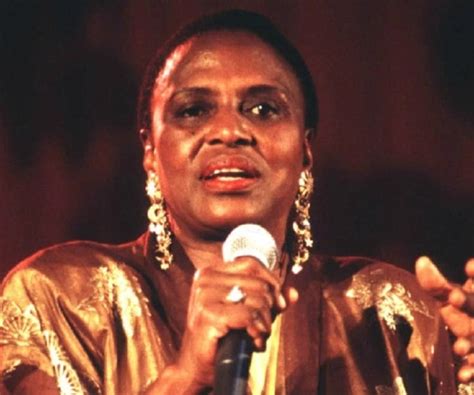 Miriam Makeba Biography - Facts, Childhood, Family & Achievements of ...