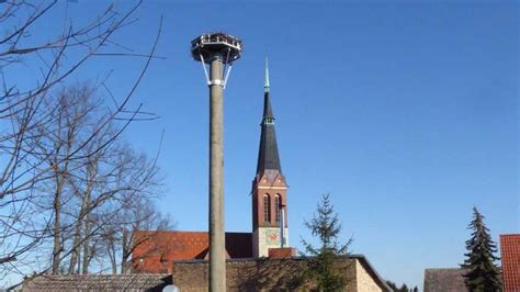 Auf Einem Alten Schornstein Neuer Storchenhorst In Bornim Aufgestellt