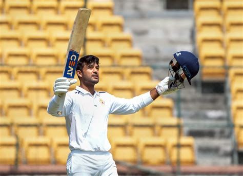 Mayank Agarwal celebrates his double hundred | ESPNcricinfo.com