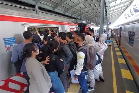 Cuti Bersama Hari Raya Waisak Krl Solo Jogja Layani Orang