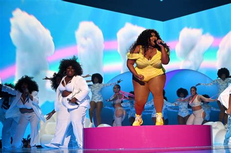 Lizzo 2019 MTV VMAs Performance Video | POPSUGAR Entertainment Photo 15