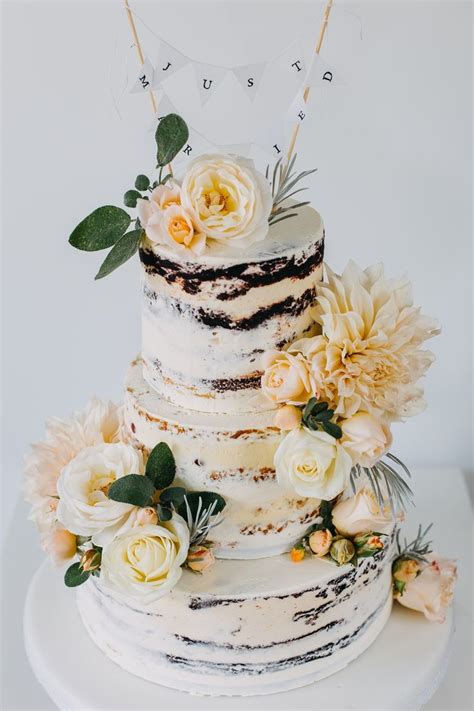 Wundersch Ner Semi Naked Cake Mit Frischen Blumen Hochzeitstorte