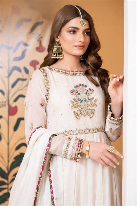 Pin By Kanwal On Pakistani Actresses Dresses With Sleeves Fashion