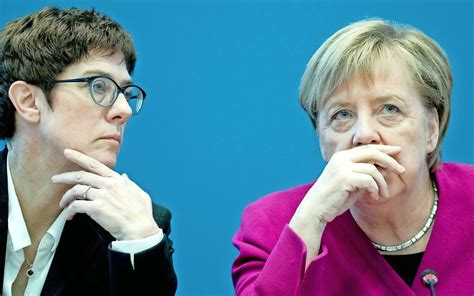 Kramp Karrenbauer ist von Angela Merkel im Europa Wahlkampf enttäuscht