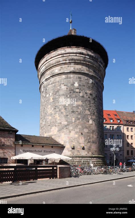 Frauentorturm Altstadt Nürnberg Franken Bayern Deutschland Europa