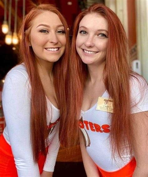 Hooters Girls