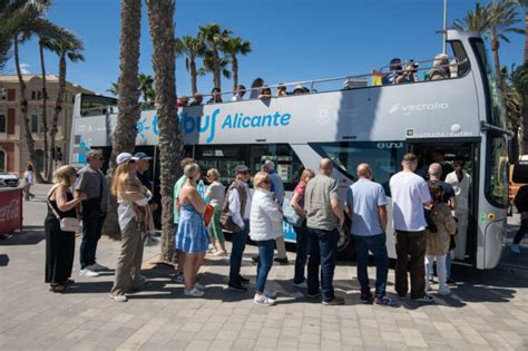 A vueltas con la presión turística en Alicante de la tasa en Fogueres