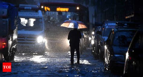 Heavy Rains In Mumbai Cause Waterlogging Traffic Snarls Mumbai News