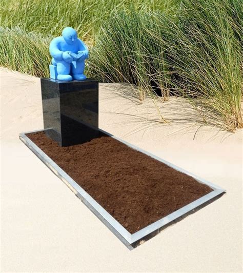 Voor Dit Grafmonument Zijn Meerdere Materialen Gebruikt De Blauwe