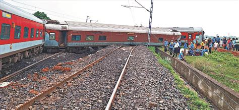 India Train Derail Kills Two As Dozens Perish In Landslides The Standard