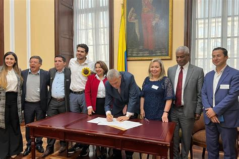 Proyecto de ley para actualizar régimen cooperativo Colombia Cooperativa