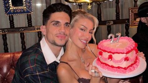 La romántica felicitación de Marc Bartra a Jessica Goicoechea