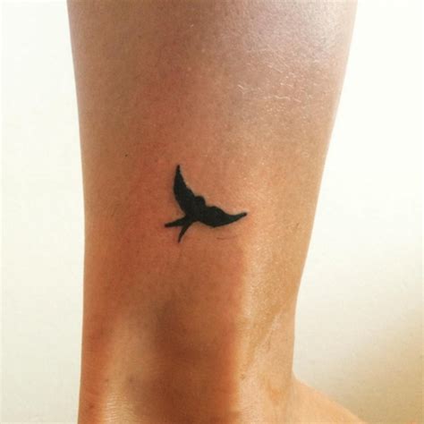 Significado De Tatuajes Con Golondrinas La Libertad Del Vuelo