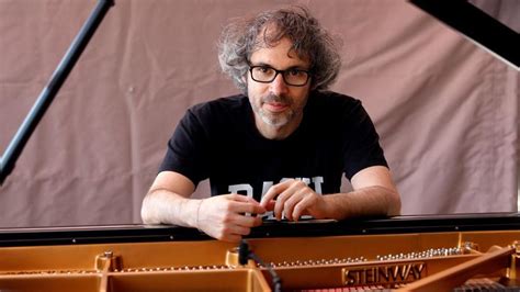 El pianista James Rhodes actuará en la Plaza La Glorieta de Las Manchas