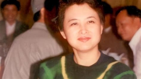 央视肖晓琳：退休5个月，在美国儿子家死去，临终26字遗言太深刻央视肖晓琳今日说法新浪新闻