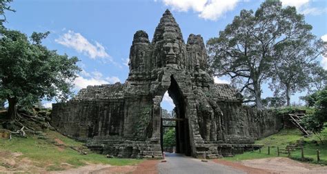 Angkor Thom Historical Facts and Pictures | The History Hub