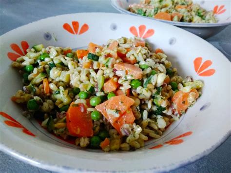 Insalata Di Cereali E Verdure Briciole Di Pane Fritte