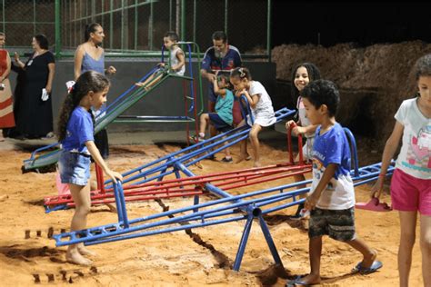 Comunidade do Conceição recebe obra de revitalização de quadra Folha