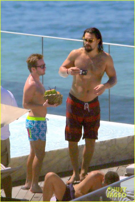 Game Of Thrones Jason Momoa Shows Off His Shirtless Aquaman Body