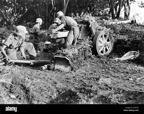 Deutschen 75 Cm Pak 40 In Italien 1943 Stockfotografie Alamy