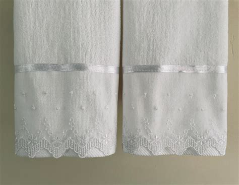 LACE FINGERTIP Towels 2 White Cotton Velour Cottage Shabby Chic ...