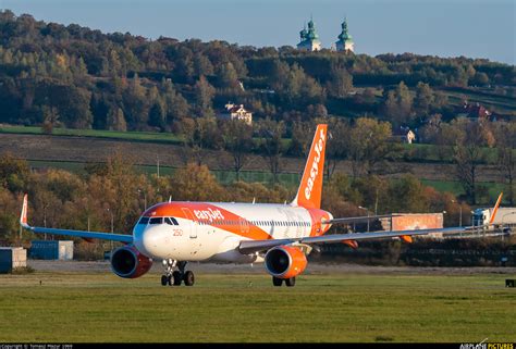 Oe Ijb Easyjet Europe Airbus A At Krak W John Paul Ii Intl