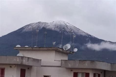 Torna La Neve Sul Vesuvio E Monte Faito Costierapress