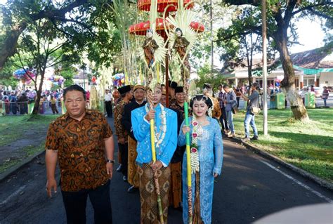 KODIM KARANGANYAR Kirab Manten Tebu Mengawali Giling PG Tasikmadu