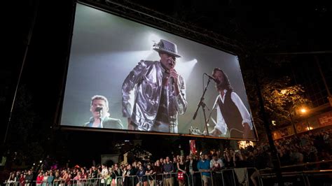 Tragically Hip Lead Singer Gord Downie Says Goodbye In His Hometown Cnn