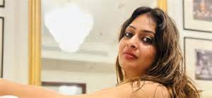 yash starrer toxic director geetu mohandas  romanced  madhavan
