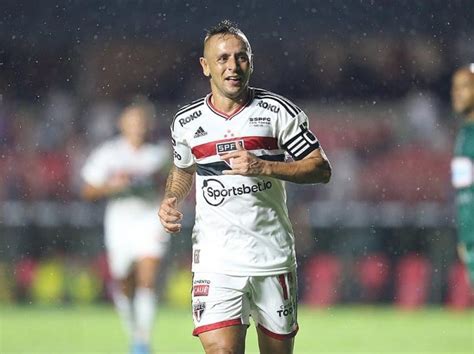 Rafinha renova contrato o São Paulo