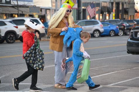 Costumes and candy galore at Medina Beggar’s Night | Orleans Hub