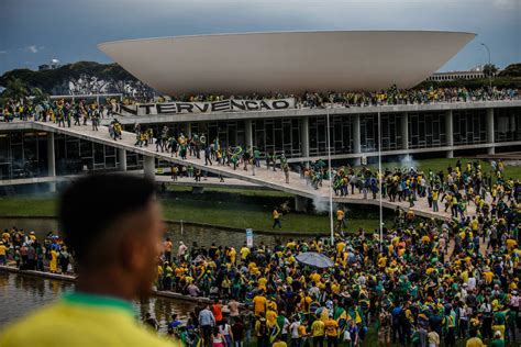 Bolsonaristas Invadem Esplanada Dos Ministérios 08012023 Politica