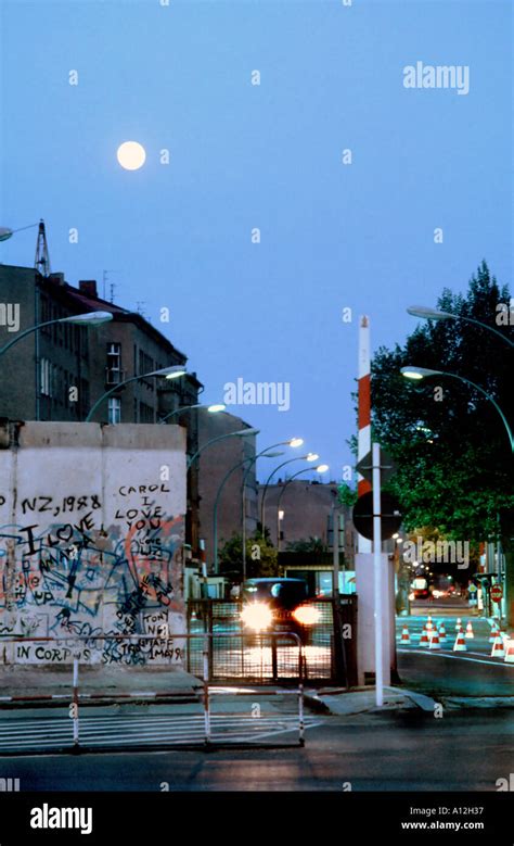 Geschichte Berliner Mauer Stockfotos Und Bilder Kaufen Alamy