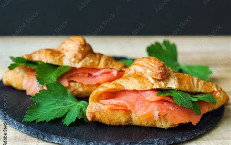 Recette Mini croissants au saumon fumé philadelphia et ciboulette