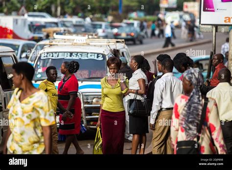 People at the bus stop. Daily life in Kampala, Uganda Stock Photo - Alamy