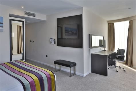 Holiday Inn Southend, an IHG Hotel, Southend-on-Sea: Info, Photos ...