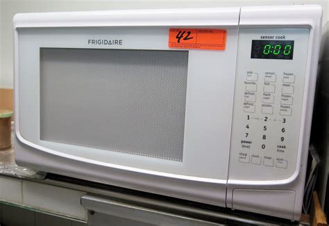 Frigidaire Microwave Oven - Oahu Auctions