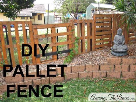 8 Free Plans & Ideas to Build a Pallet Fence - DIY Crafts