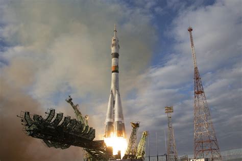 Russian Soyuz Spacecraft With 3 Astronauts Docks At The International Space Station Metro Us