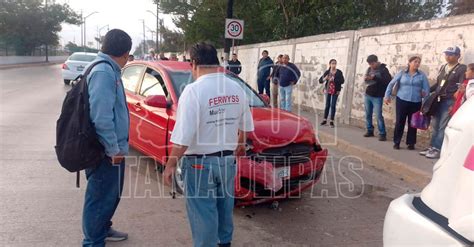 Hoy Tamaulipas Tamaulipas Choque Entre Microbus Y Auto Compacto En