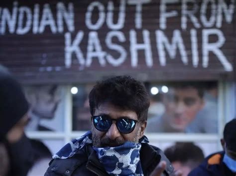 Shashi Tharoor Vivek Agnihotri Fight Over The Kashmir Files Ban In