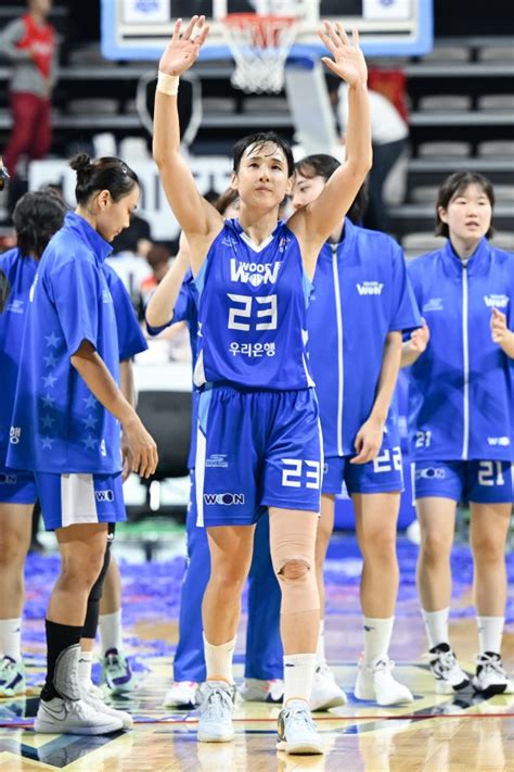 김단비 트리플더블 우리은행 Wkbl 개막전서 연장 접전 끝에 Bnk에 승리 스포츠타임스