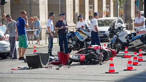 Hal Los Baleset Budapesten Egy Motoros Vesztette Let T Life