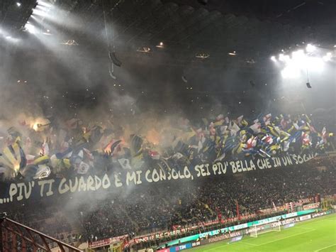 AC Milan & Inter Milan's fans unveil spectacular crowd choreography ...