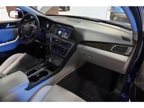 2016 Hyundai Sonata: 126 Interior Photos | U.S. News