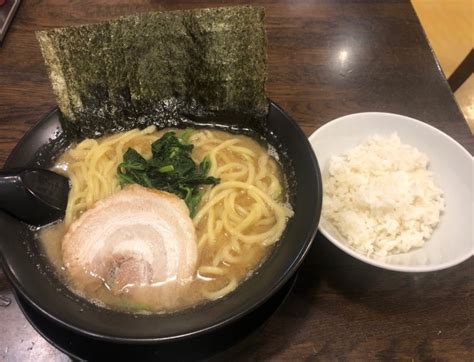 『豚骨ラーメン＋海苔＋ライス（小ランチサービス）』横浜家系ラーメン 道玄家 アトレ新浦安店のレビュー ラーメンデータベース